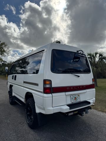 1994 Mitsubishi Delica JDM car for sale — photo 8 of 25