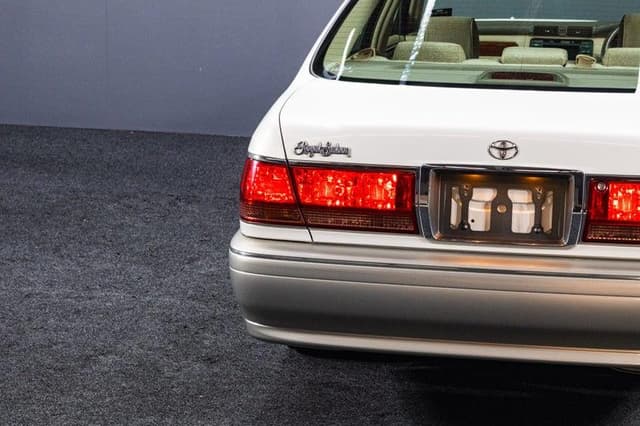 2002 Toyota Crown JDM car for sale — photo 5 of 16