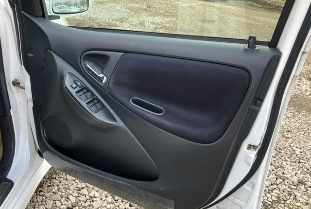 2003 Toyota Vitz JDM car for sale — photo 22 of 25
