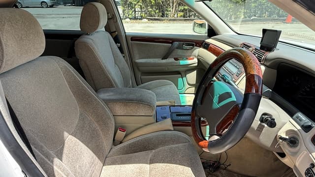 2000 Toyota Crown JDM car for sale — photo 10 of 13