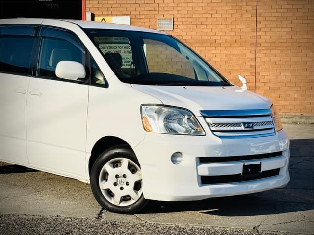 2005 Toyota Voxy JDM car for sale — photo 5 of 25