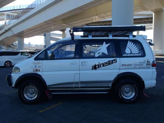 1996 Mitsubishi Delica JDM car for sale — photo 7 of 13