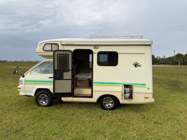 1994 Toyota Townace JDM car for sale — photo 6 of 25