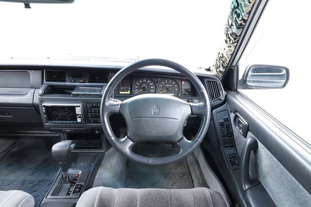 1999 Toyota Crown JDM car for sale — photo 10 of 25