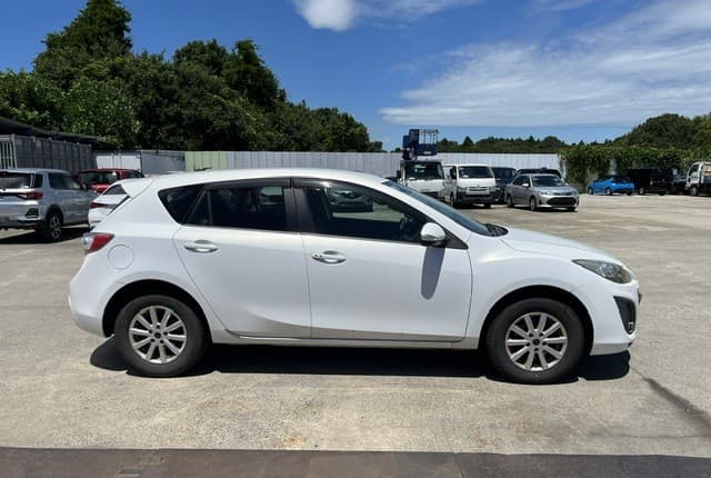 2011 Mazda Axela JDM car for sale — photo 5 of 25