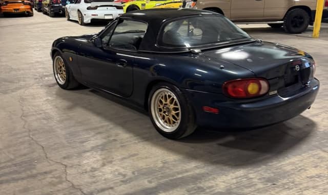 1998 Mazda Roadster (Eunos Roadster / MX-5) JDM car for sale — photo 14 of 25