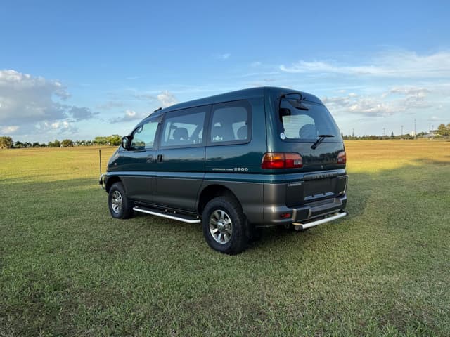 1996 Mitsubishi Delica JDM car for sale — photo 15 of 24