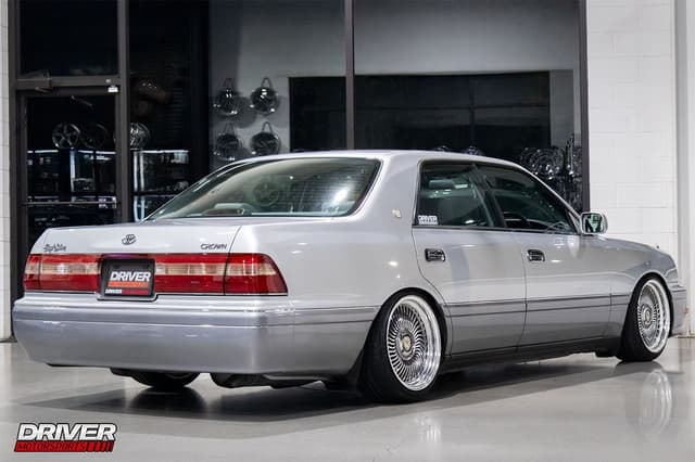 1997 Toyota Crown JDM car for sale — photo 10 of 24