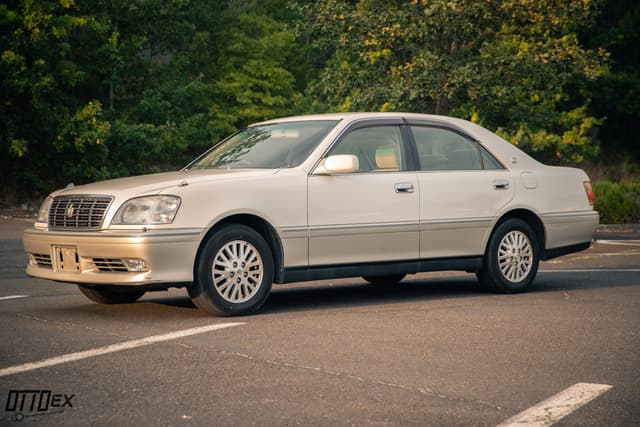 2001 Toyota Crown JDM car for sale — photo 5 of 25