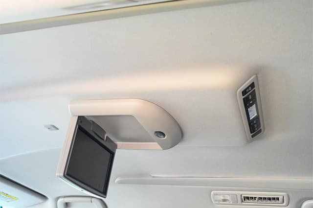 2011 Toyota Vellfire JDM car for sale — photo 7 of 24