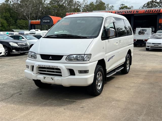 2005 Mitsubishi Delica JDM car for sale — photo 5 of 10
