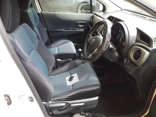 2011 Toyota Vitz JDM car for sale — photo 4 of 8