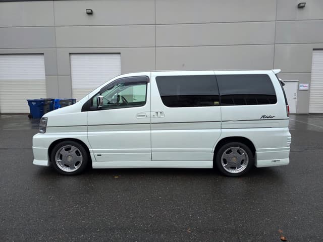 2000 Nissan Elgrand JDM car for sale — photo 4 of 25