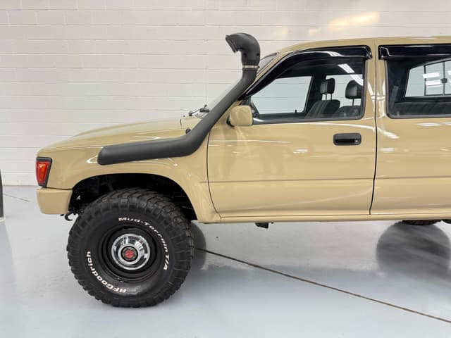 1991 Toyota Hilux JDM car for sale — photo 17 of 25