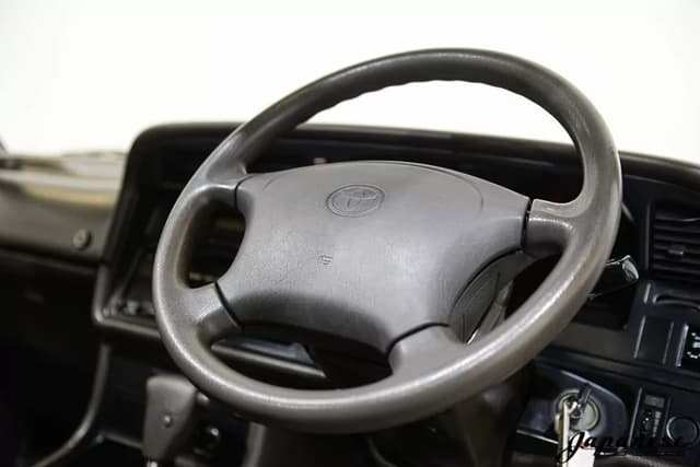 1995 Toyota HiAce JDM car for sale — photo 13 of 25