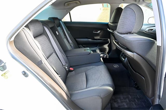 2010 Toyota Crown JDM car for sale — photo 13 of 22