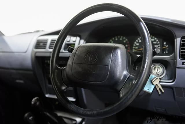 1996 Toyota Hilux JDM car for sale — photo 13 of 25