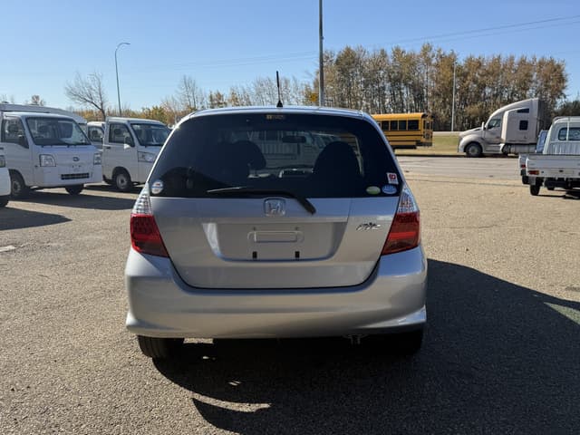 2005 Honda Fit JDM car for sale — photo 3 of 10