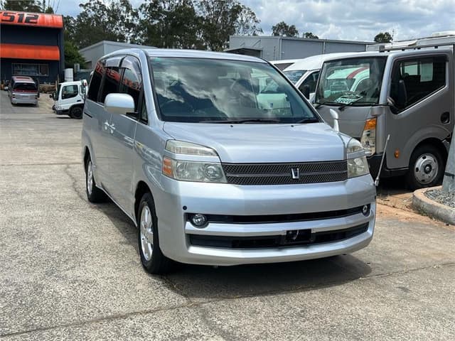 2006 Toyota Voxy JDM car for sale — photo 3 of 18