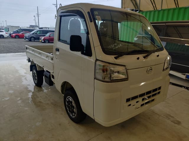 2025 Daihatsu Hijet JDM car for sale — photo 4 of 4