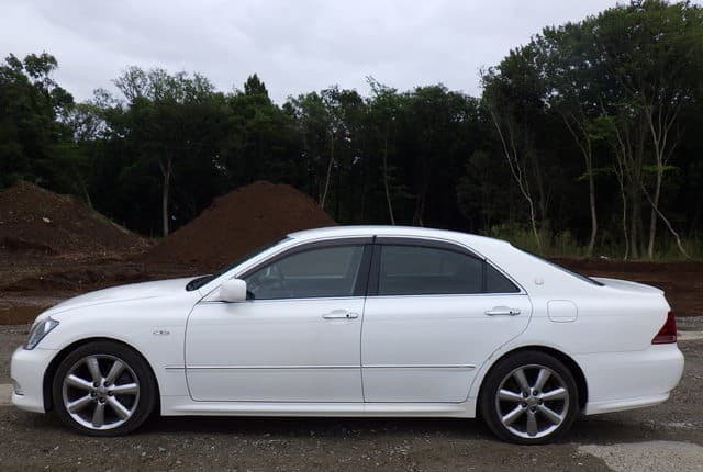 2007 Toyota Crown JDM car for sale — photo 2 of 10