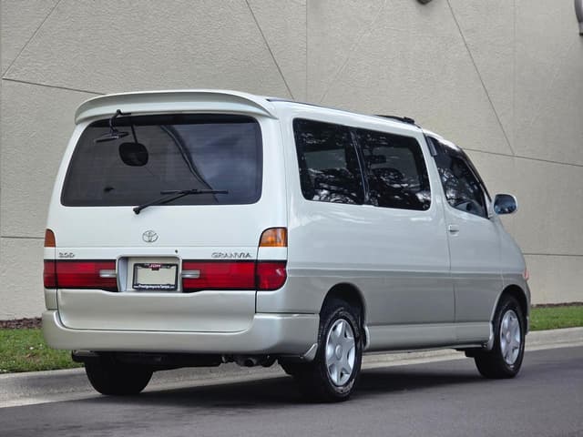 1996 Toyota Granvia JDM car for sale — photo 13 of 25