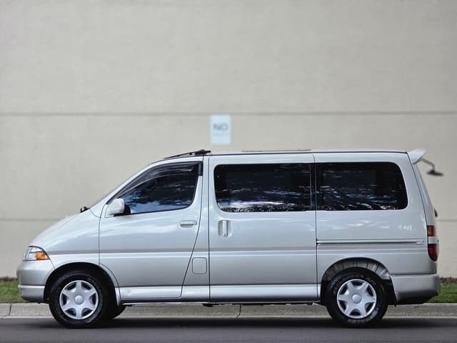 1996 Toyota Granvia JDM car for sale — photo 10 of 25