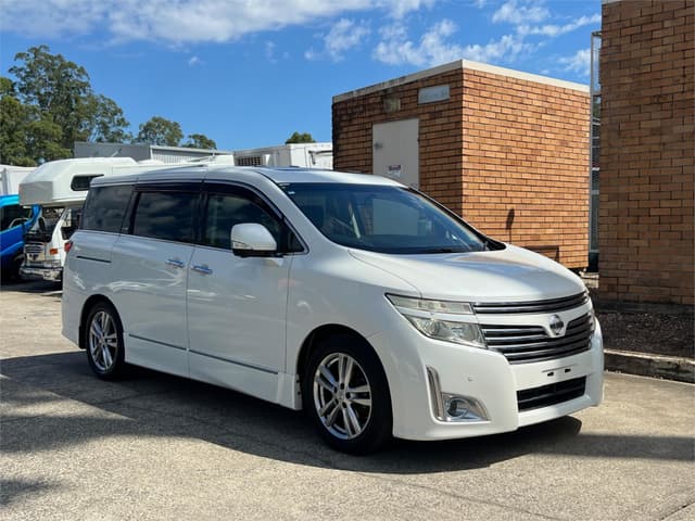 2011 Nissan Elgrand JDM car for sale — photo 4 of 16