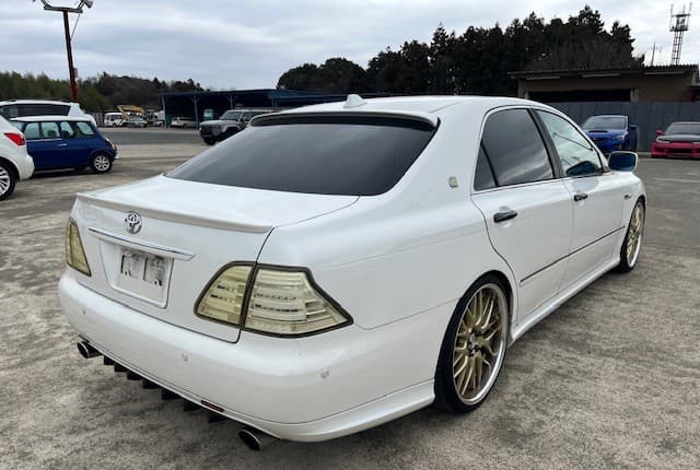 2005 Toyota Crown JDM car for sale — photo 4 of 25