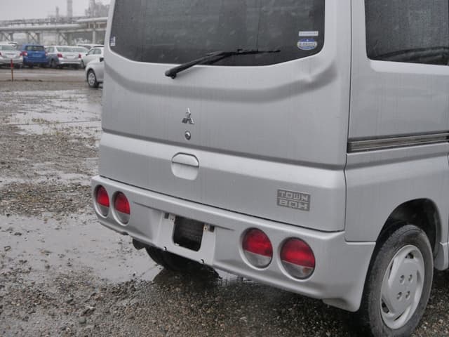 2002 Mitsubishi Town Box JDM car for sale — photo 17 of 25
