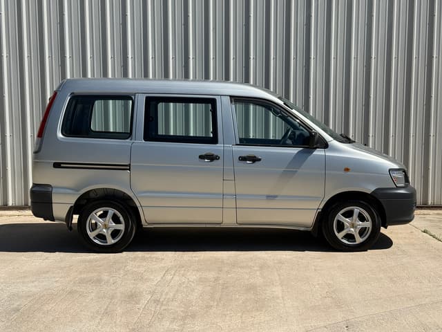 2000 Toyota Townace JDM car for sale — photo 2 of 20