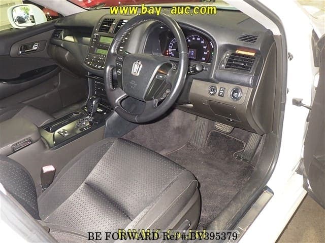 2009 Toyota Crown JDM car for sale — photo 4 of 5