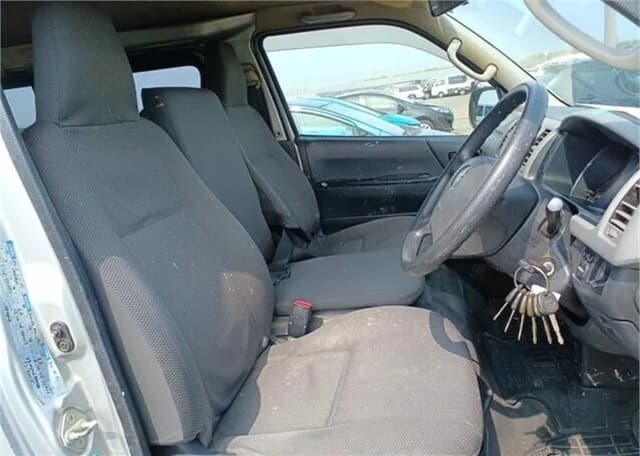 2012 Toyota HiAce JDM car for sale — photo 5 of 9
