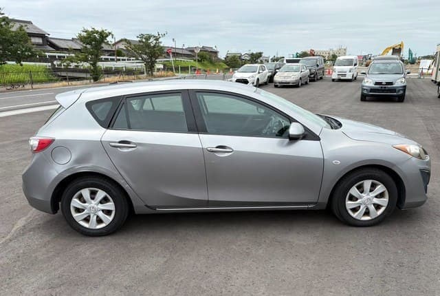 2010 Mazda Axela JDM car for sale — photo 6 of 25