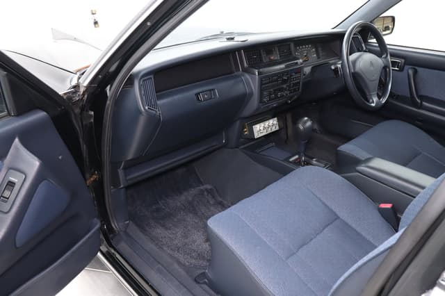 1995 Toyota Crown JDM car for sale — photo 16 of 25