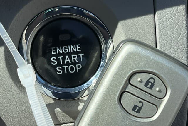 2010 Toyota Crown JDM car for sale — photo 12 of 25