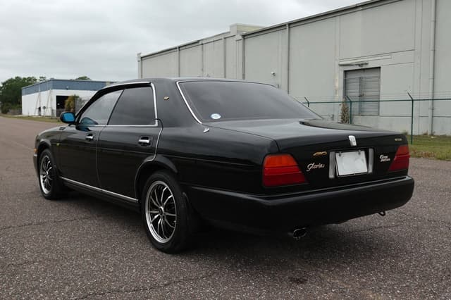 1992 Nissan Gloria JDM car for sale — photo 8 of 20