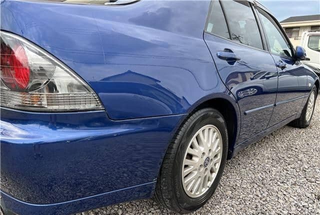 2003 Toyota Altezza JDM car for sale — photo 11 of 25
