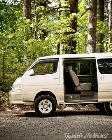 2000 Toyota HiAce JDM car for sale — photo 2 of 25