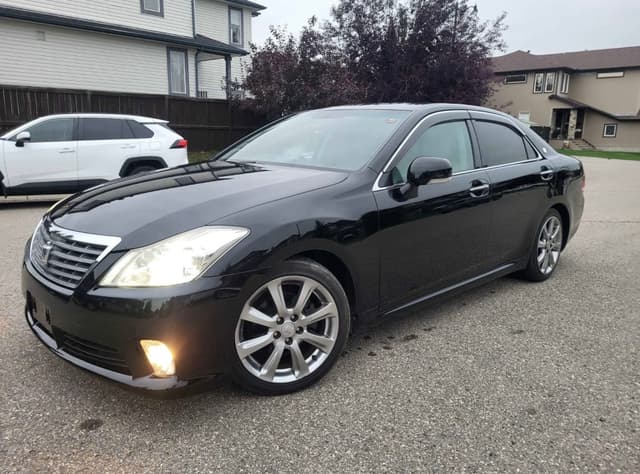 2010 Toyota Crown JDM car for sale — photo 2 of 13