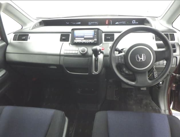 2009 Honda Stepwagon JDM car for sale — photo 5 of 8