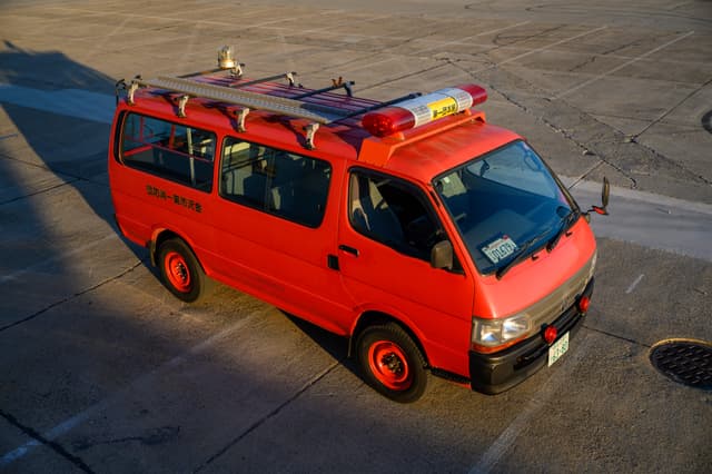 1999 Toyota HiAce JDM car for sale — photo 9 of 23