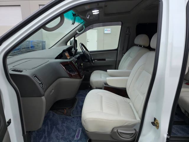 2000 Nissan Elgrand JDM car for sale — photo 13 of 25