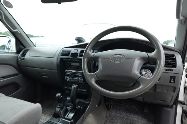 2001 Toyota Hilux Surf JDM car for sale — photo 17 of 22
