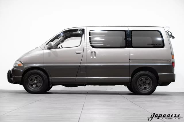 1996 Toyota Granvia JDM car for sale — photo 4 of 25