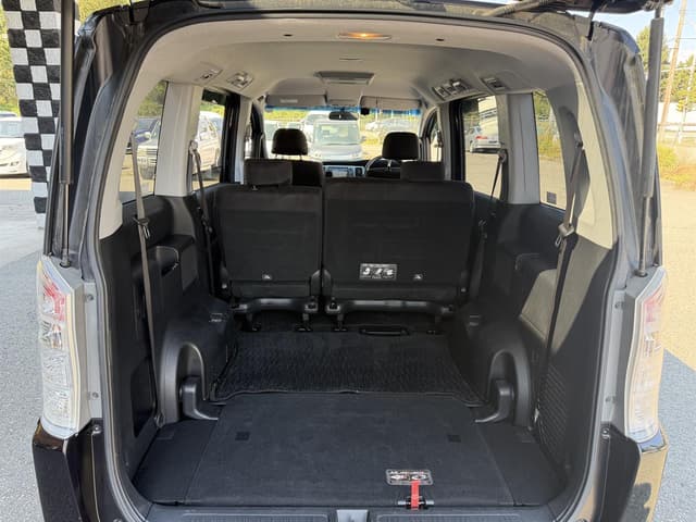 2010 Honda Stepwagon JDM car for sale — photo 15 of 19