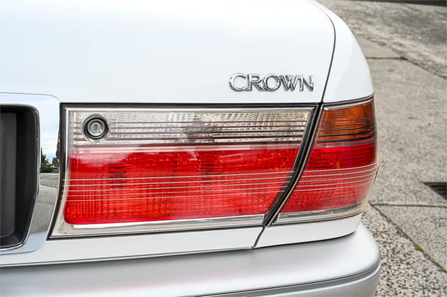1999 Toyota Crown JDM car for sale — photo 11 of 20