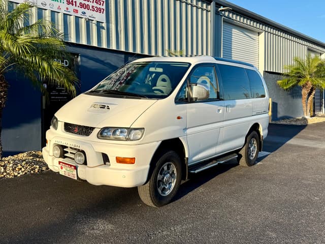 1998 Mitsubishi Delica JDM car for sale — photo 9 of 19