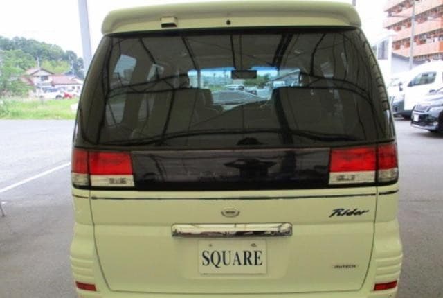 2002 Nissan Elgrand JDM car for sale — photo 6 of 21