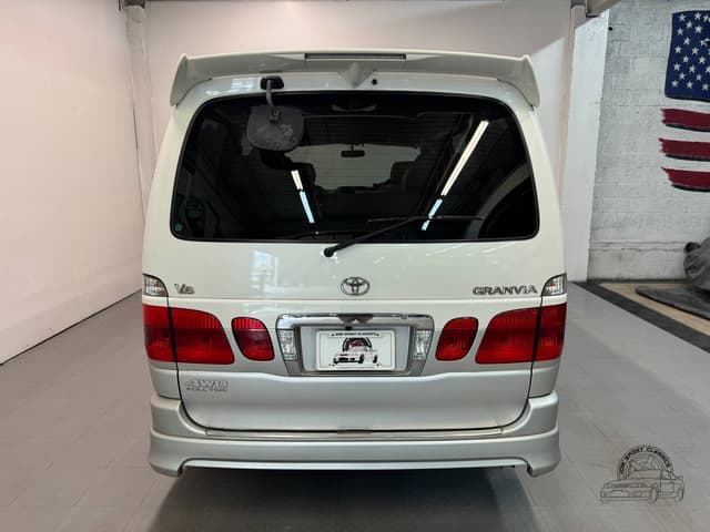 1999 Toyota Granvia JDM car for sale — photo 18 of 25